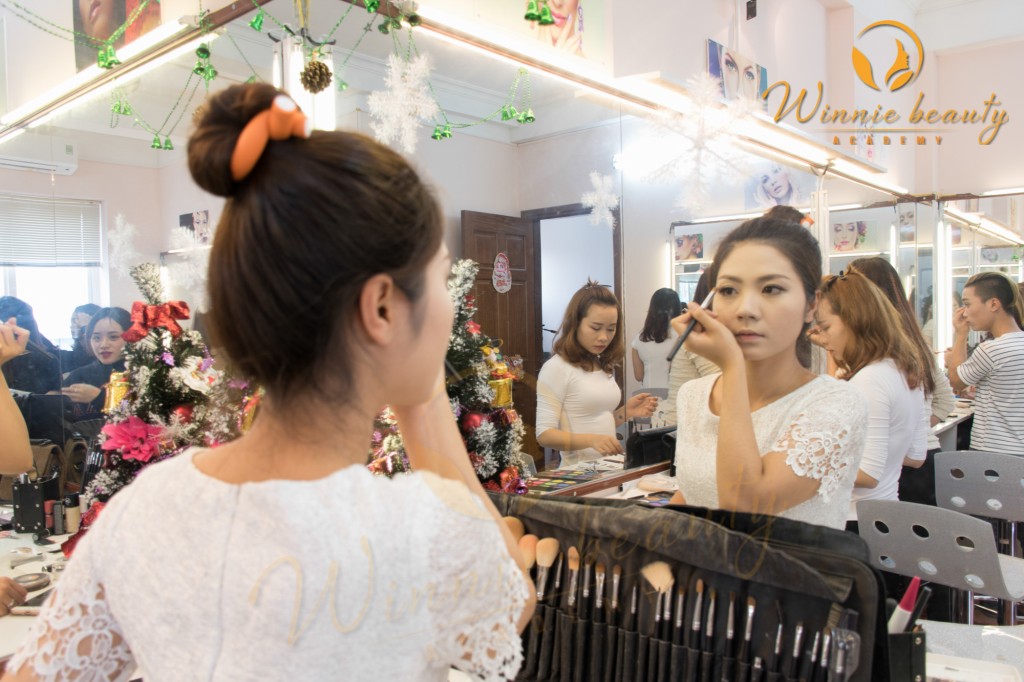 dạy trang điểm cá nhân cơ bản, học trang điểm cá nhân chuyên nghiệp