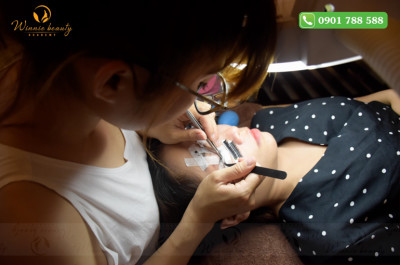 Nối mi chùm cũng rất thích hợp với khách hàng sở hữu hàng mi khỏe