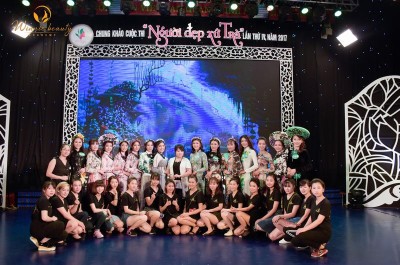 Ekip makeup Winnie Academy  tại sân khấu hoành tráng  cuộc thi "Người đẹp xứ Trà"