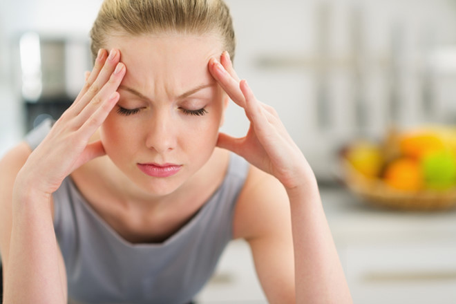 Căng thẳng chính là một trong những nguyên nhân bên ngoài khiến tóc hư tổn 