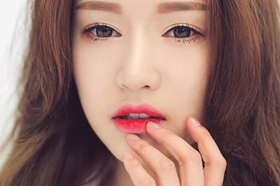 Đánh son lòng môi đẹp và xinh