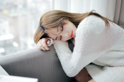 Ngủ đủ giấc giúp nuôi dưỡng và phục hồi da