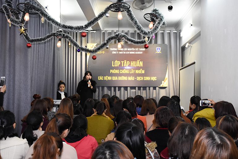 Lớp tập huấn phòng chống lây nhiễm các bệnh qua đường máu - dịch sinh học tại Winnie