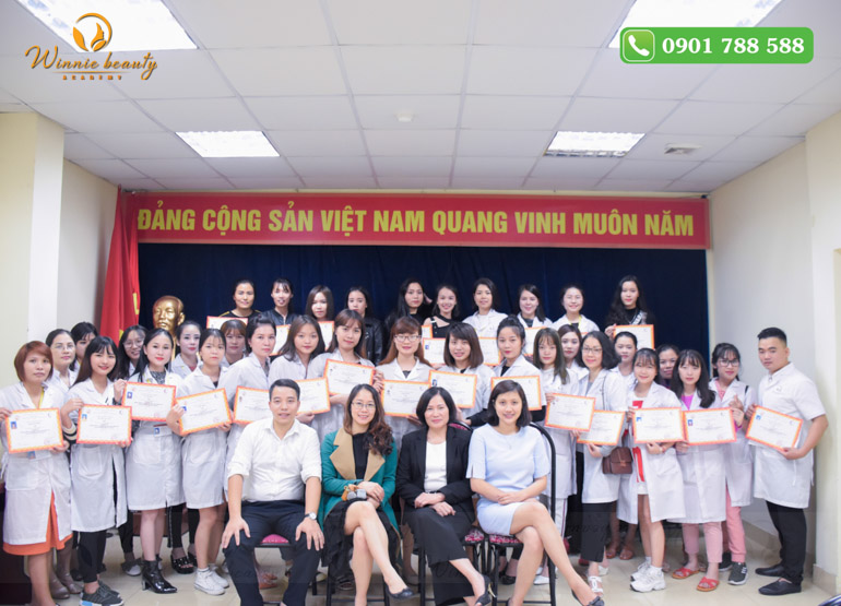 Giờ các em hoàn toàn có thể yên tâm đăng ký giấy phép kinh doanh, hành nghề 1 cách hợp pháp tai Việt Nam 